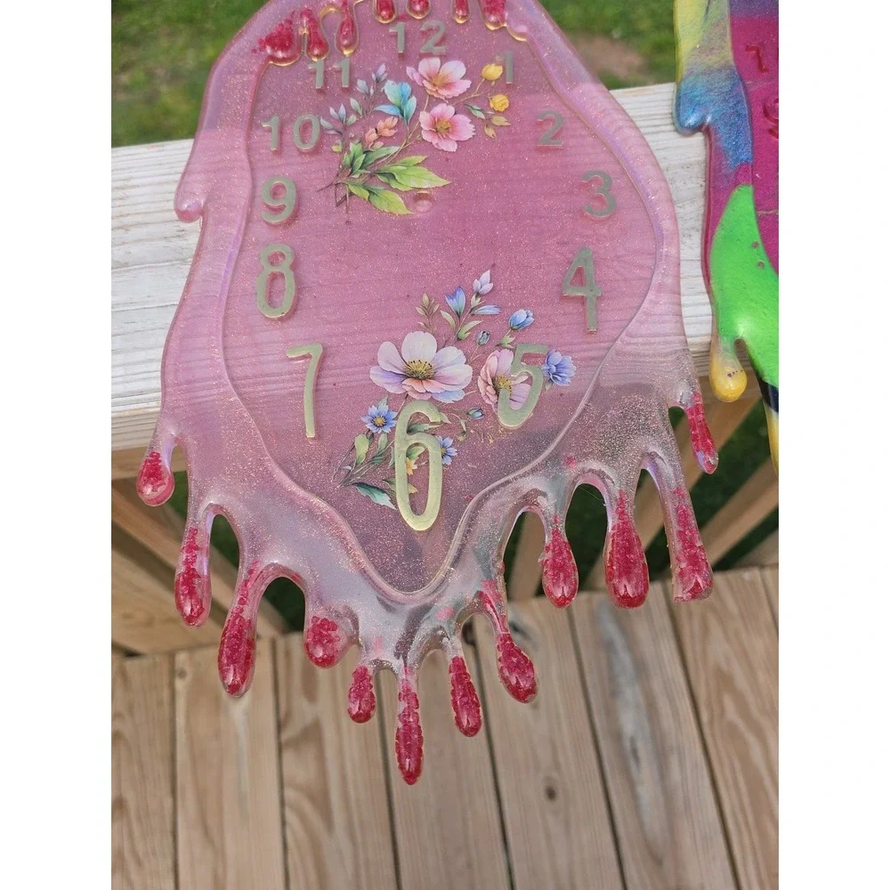 Handmade Resin Dripping Clocks.   1017